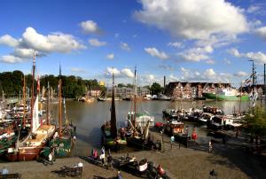 2005-08-04 Leer Traditionschiffertreffen 257-1_69.jpg